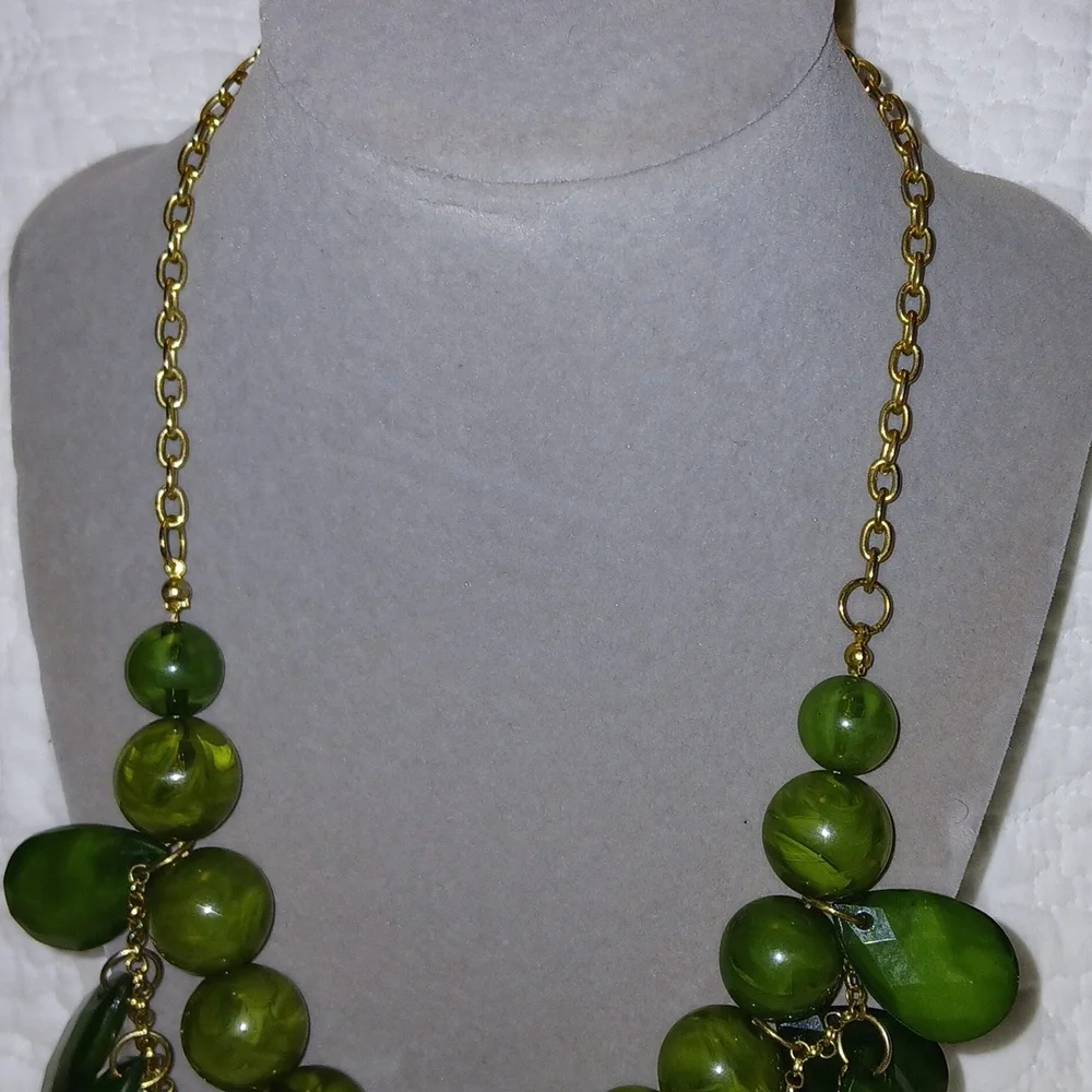 ✨️SOLD✨️Erica Lyons Chic Green Statement Necklace - Picture 3 of 4